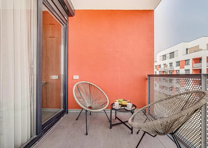 Ari Pink & Turquoise - Afi Mall High-End Apartments