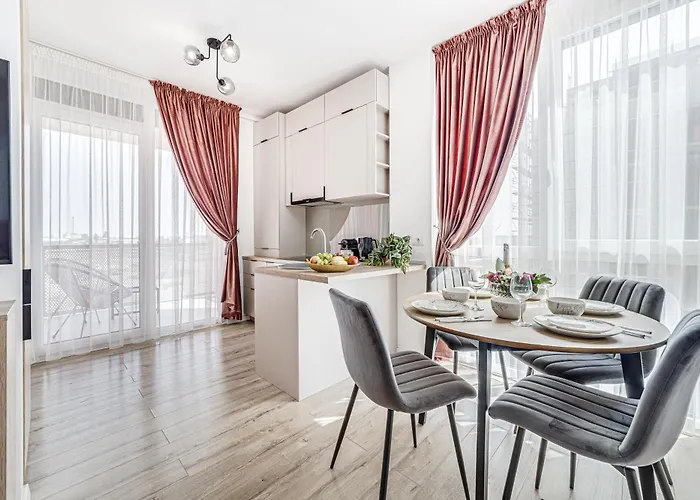 Ari Pink & Turquoise - Afi Mall High-End Apartments