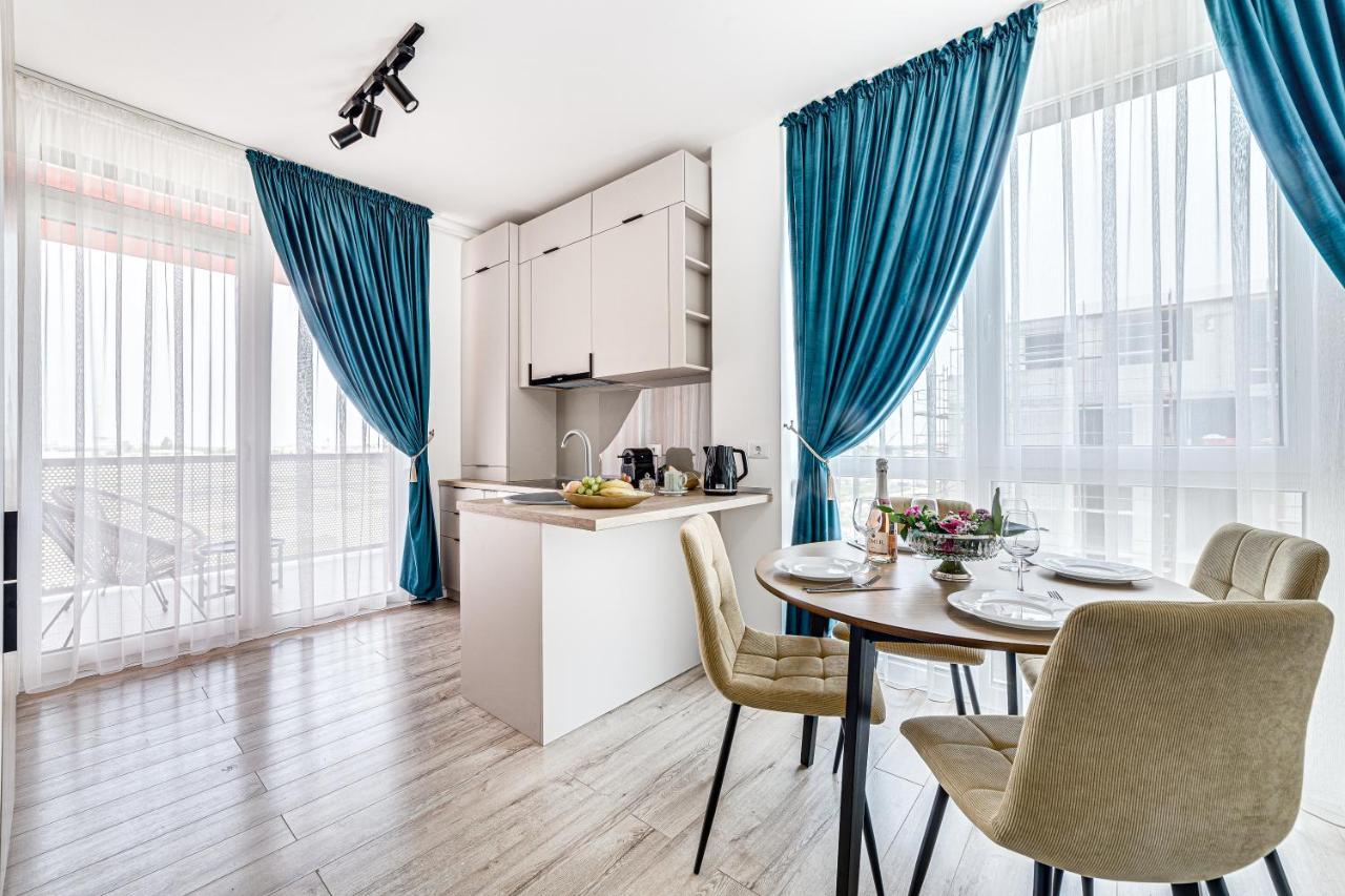 Apartment Ari Pink & Turquoise - Afi Mall High-end Arad
