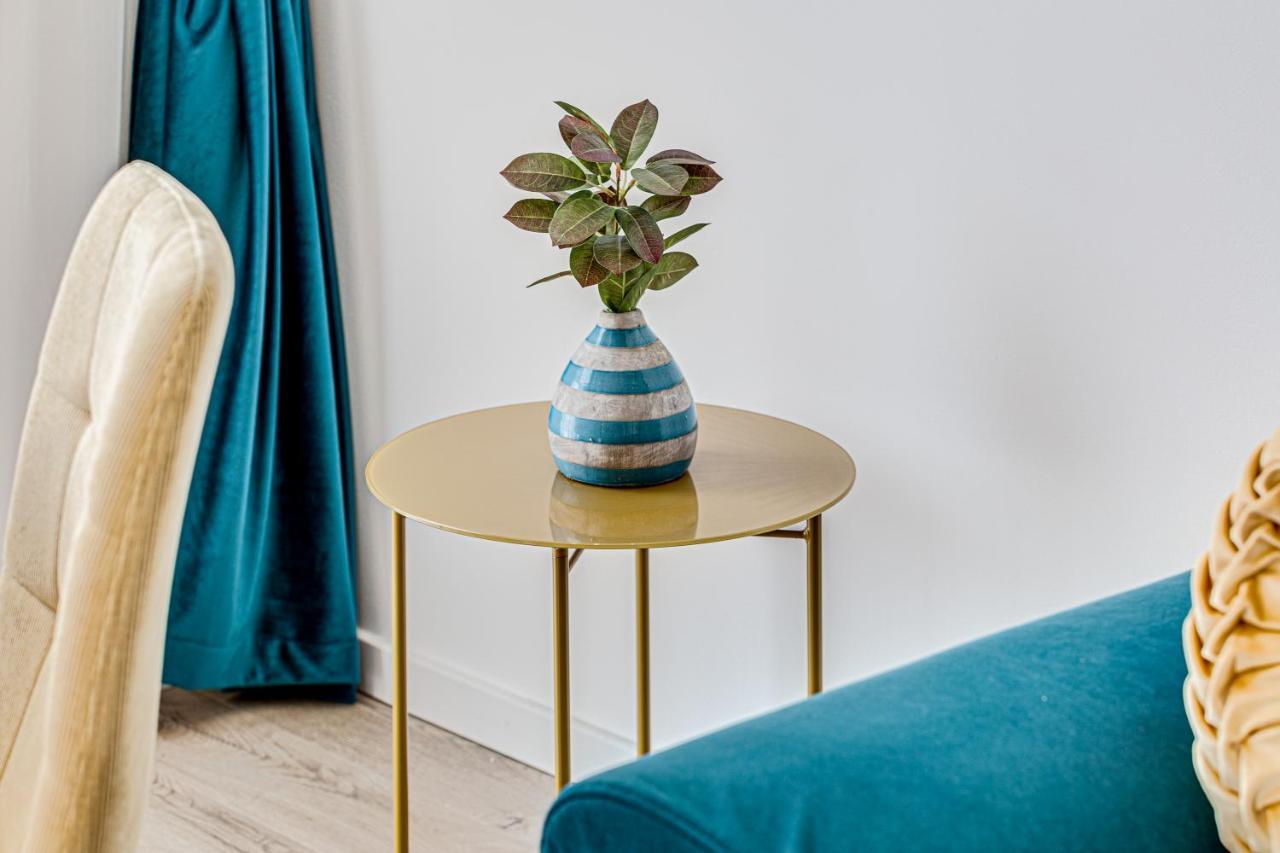 Ari Pink & Turquoise - Afi Mall High-end Apartment *
