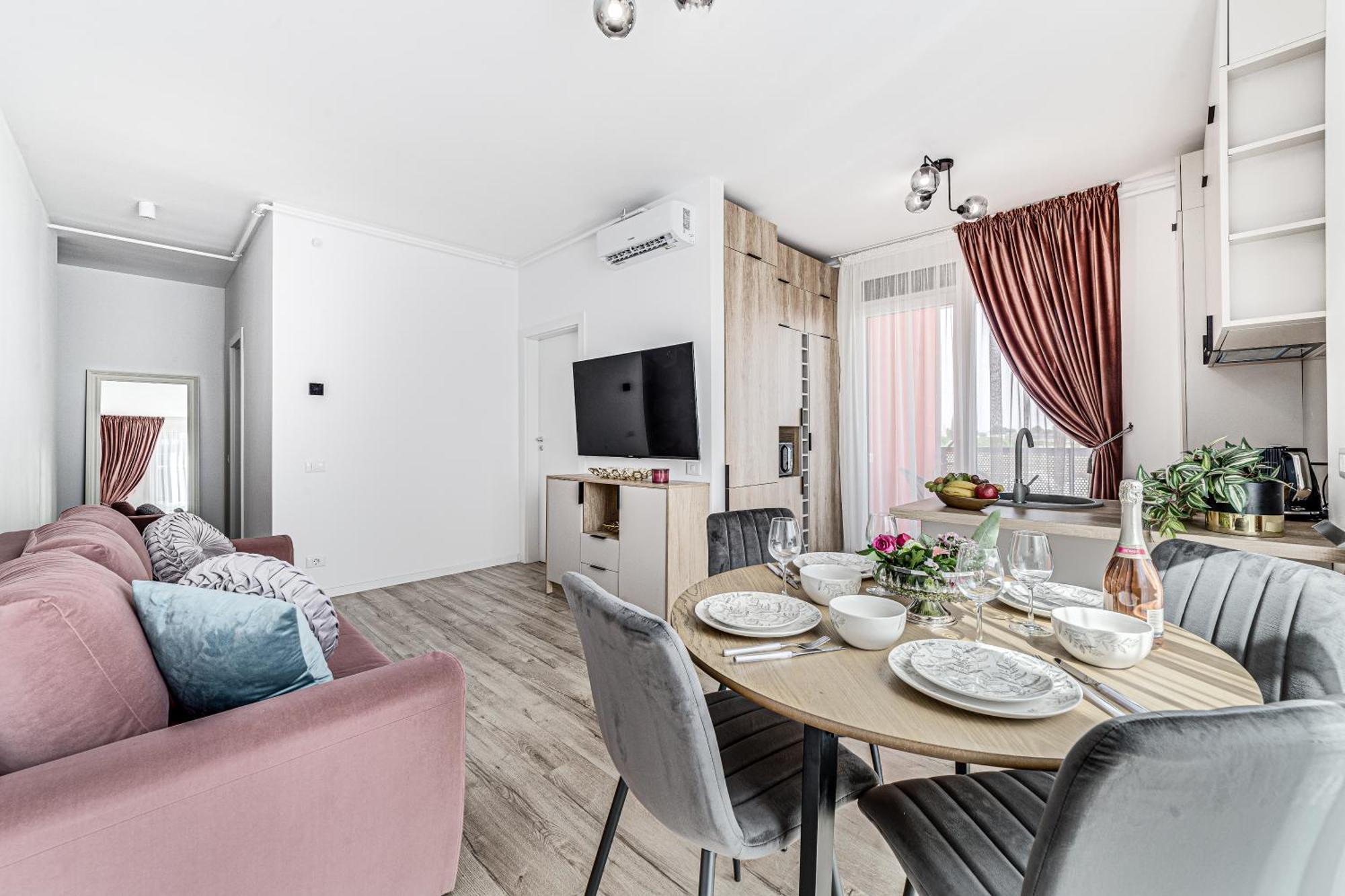 Ari Pink & Turquoise - Afi Mall High-end Apartment *