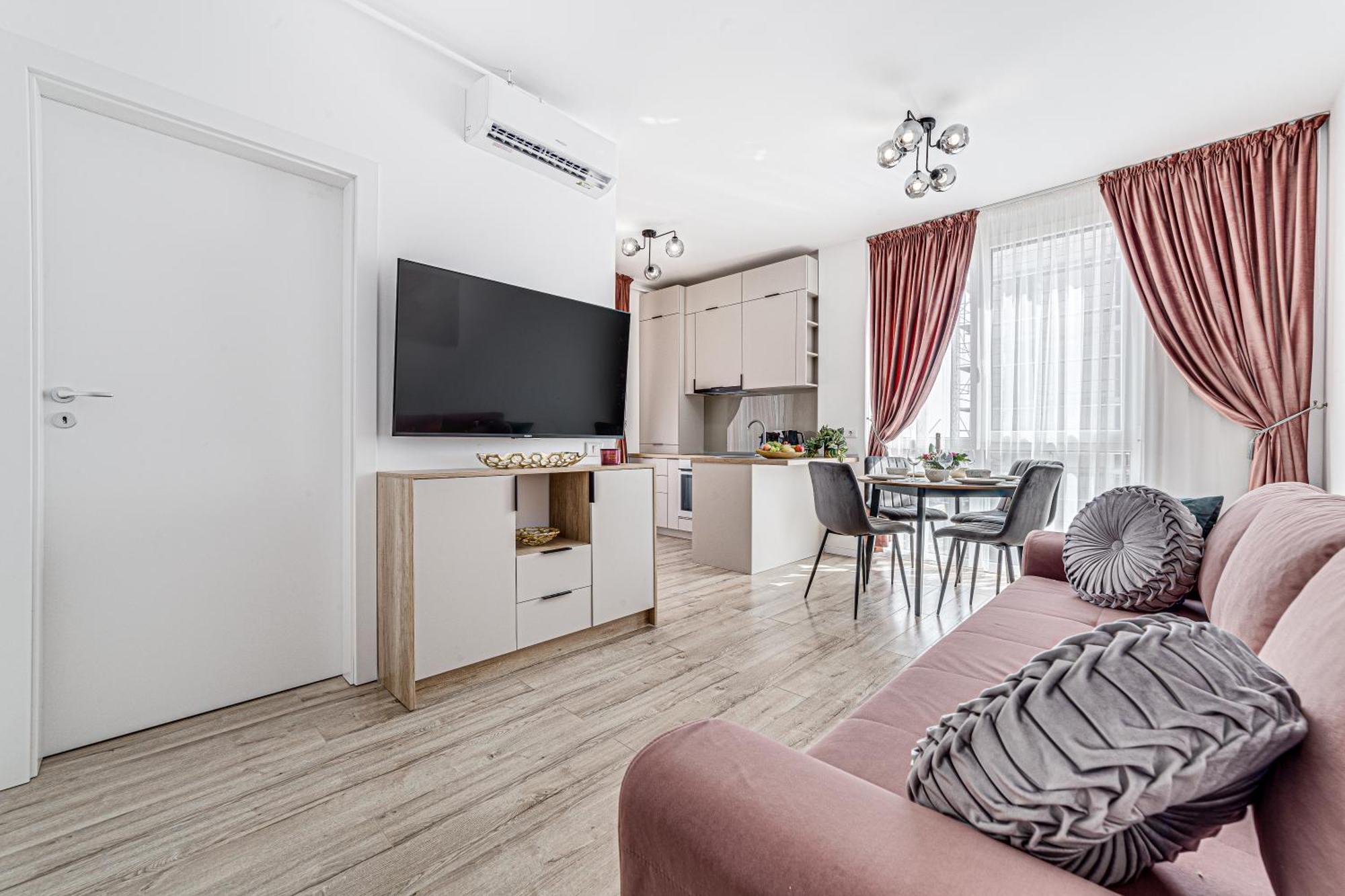Ari Pink & Turquoise - Afi Mall High-end Apartment