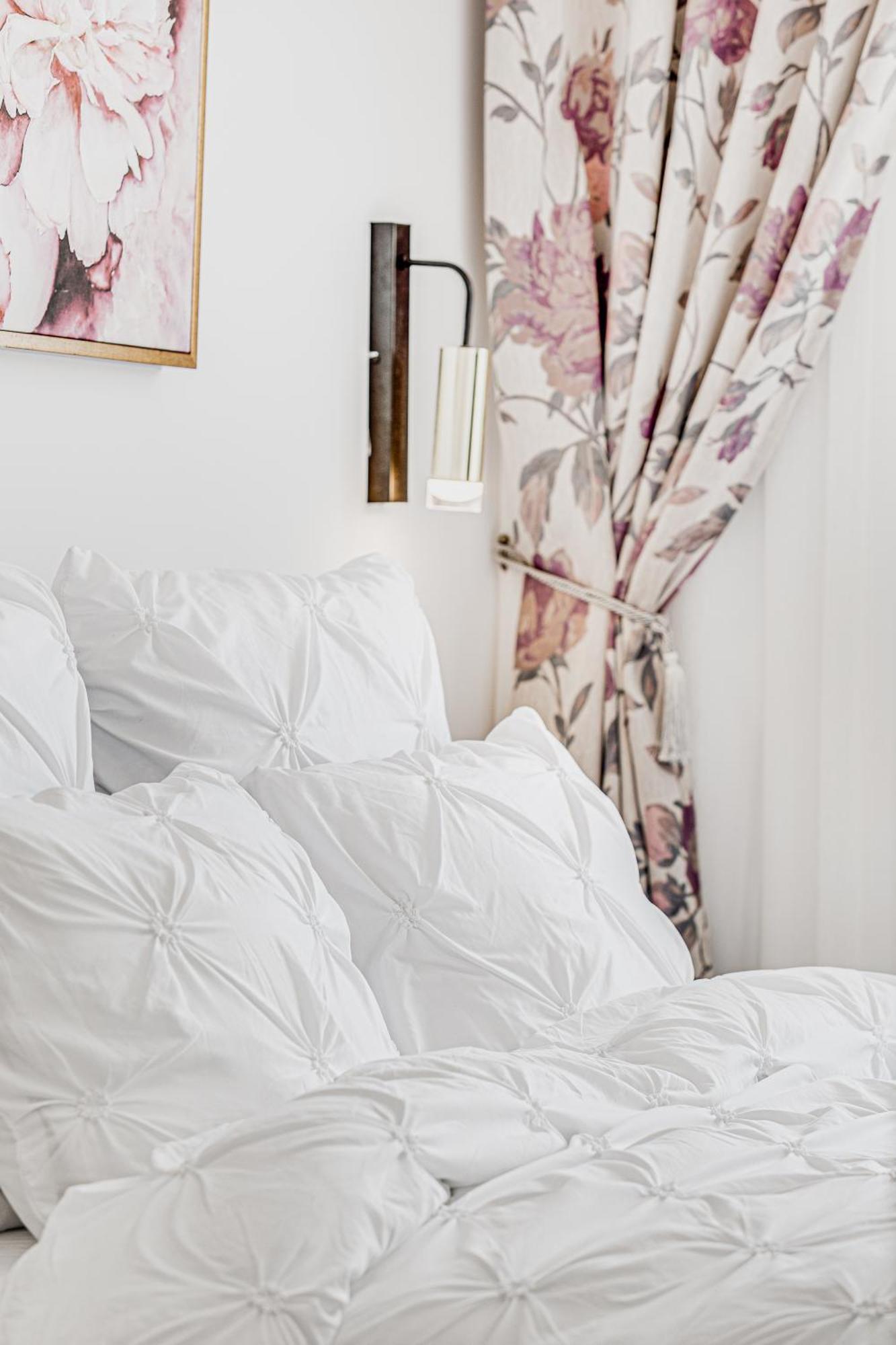 Apartment Ari Pink & Turquoise - Afi Mall High-end